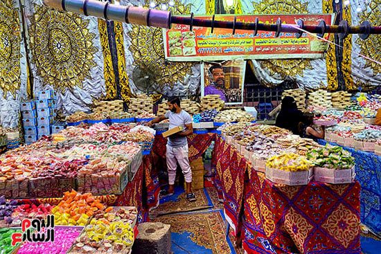 ملبن حبل وحمصية وفولية.. محلات بيع حلوى المولد تزين شوارع القاهرة (15) ملبن حبل وحمصية وفولية.. محلات بيع حلوى المولد تزين شوارع القاهرة (15)