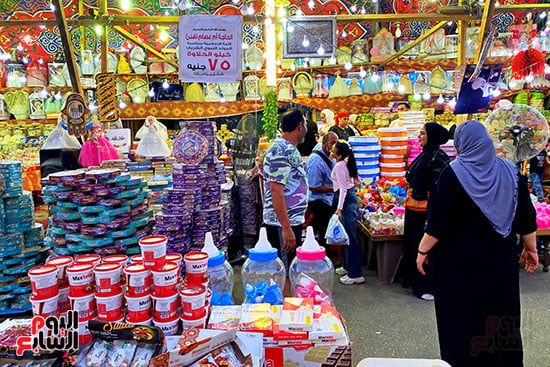 ملبن حبل وحمصية وفولية.. محلات بيع حلوى المولد تزين شوارع القاهرة (30) ملبن حبل وحمصية وفولية.. محلات بيع حلوى المولد تزين شوارع القاهرة (30)