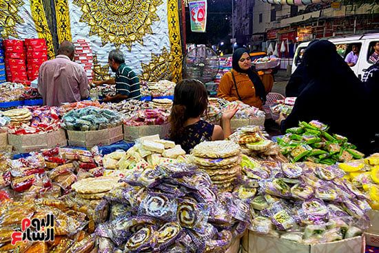 ملبن حبل وحمصية وفولية.. محلات بيع حلوى المولد تزين شوارع القاهرة (12) ملبن حبل وحمصية وفولية.. محلات بيع حلوى المولد تزين شوارع القاهرة (12)