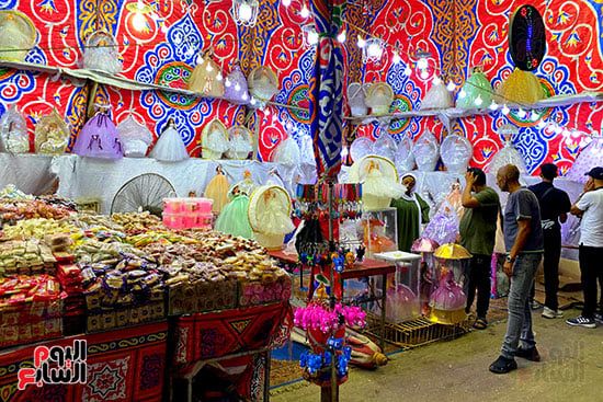 ملبن حبل وحمصية وفولية.. محلات بيع حلوى المولد تزين شوارع القاهرة (22) ملبن حبل وحمصية وفولية.. محلات بيع حلوى المولد تزين شوارع القاهرة (22)