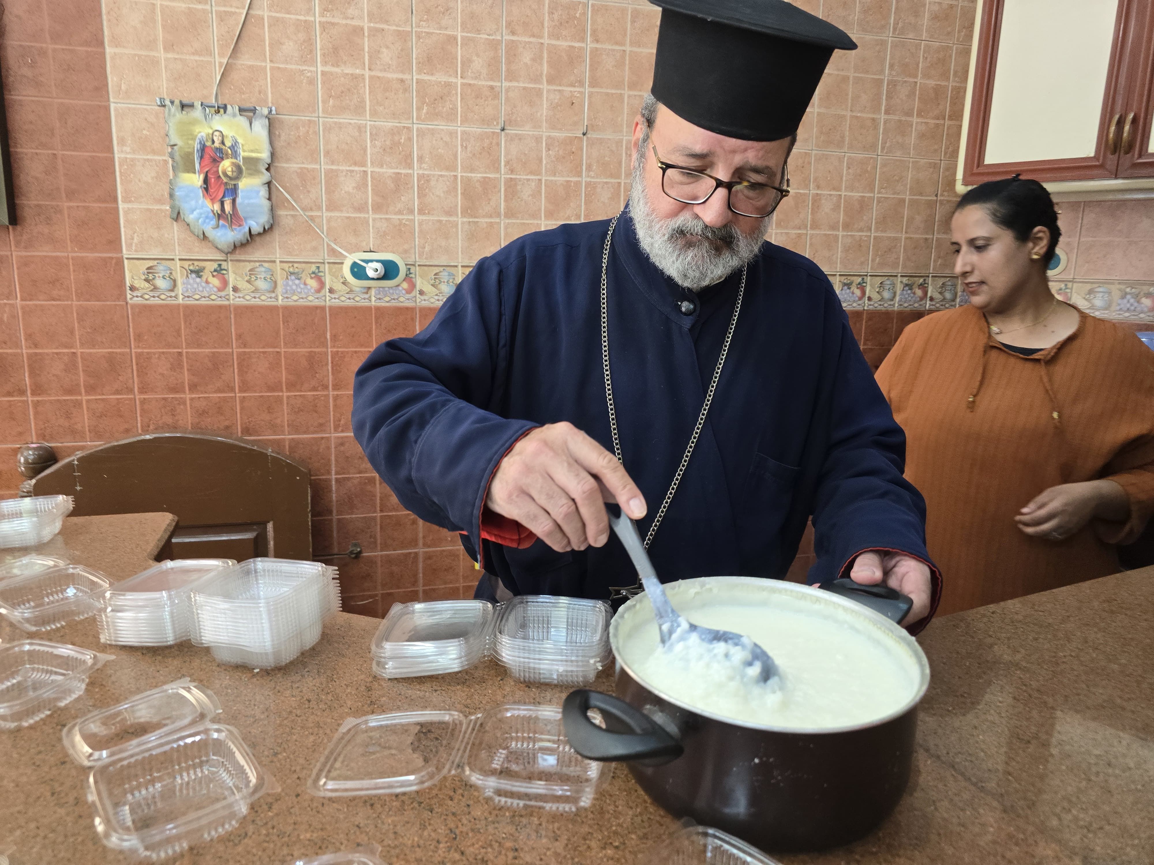 كاهن كنيسة الروم الأرثوذكس بدمياط يحتفل بالمولد النبوي كاهن كنيسة الروم الأرثوذكس بدمياط يحتفل بالمولد النبوي