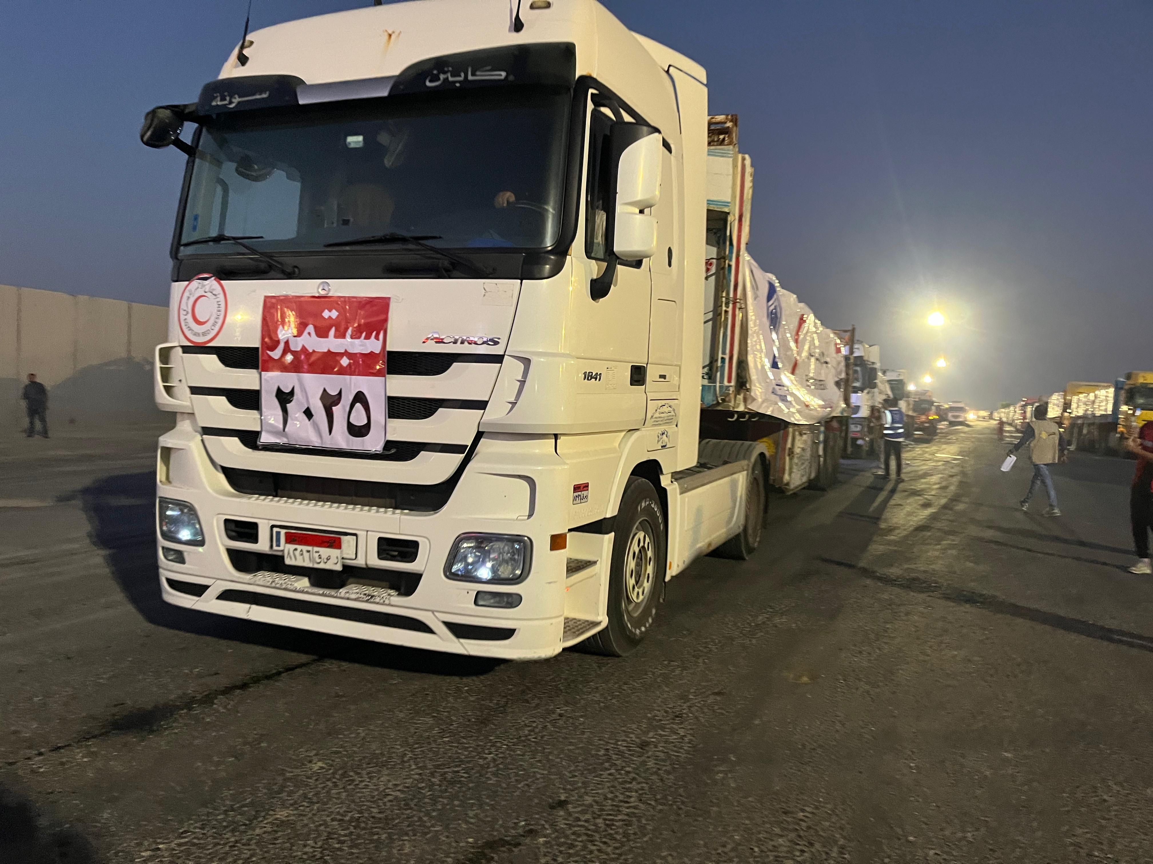 الهلال الأحمر المصري يدفع نحو 2750 طن مساعدات غذائية