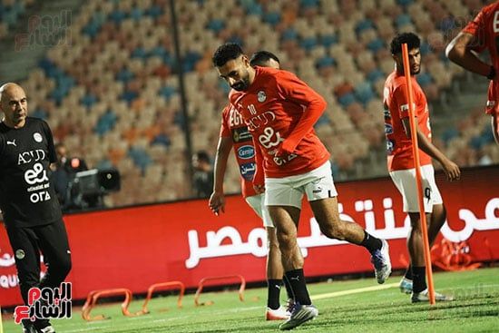 محمد صلاح يتدرب بقوة في معسكر المنتخب محمد صلاح يتدرب بقوة في معسكر المنتخب