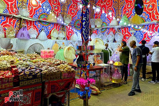 ملبن حبل وحمصية وفولية.. محلات بيع حلوى المولد تزين شوارع القاهرة (24) ملبن حبل وحمصية وفولية.. محلات بيع حلوى المولد تزين شوارع القاهرة (24)