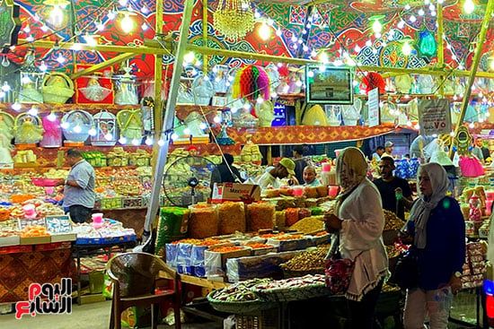 ملبن حبل وحمصية وفولية.. محلات بيع حلوى المولد تزين شوارع القاهرة (3) ملبن حبل وحمصية وفولية.. محلات بيع حلوى المولد تزين شوارع القاهرة (3)