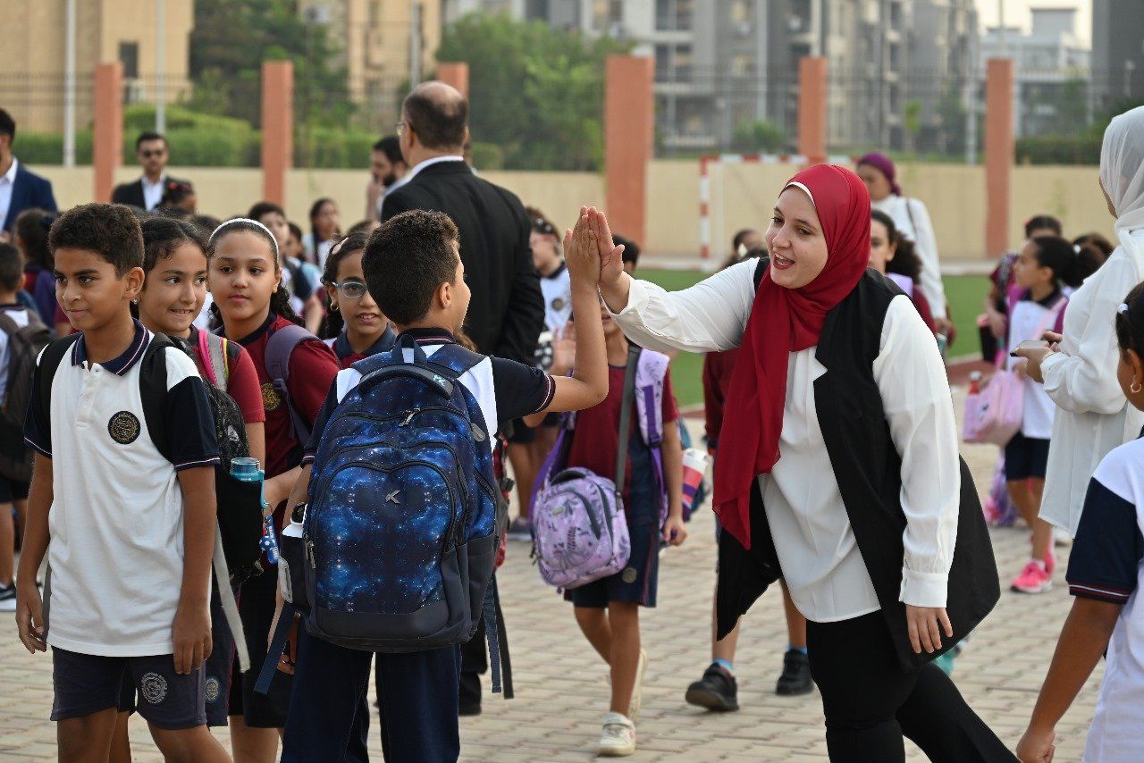 طلاب مدارس النيل المصرية أثناء الدراسة وممارسة الأنشطة بالعام الدراسى (11) طلاب مدارس النيل المصرية أثناء الدراسة وممارسة الأنشطة بالعام الدراسى (11)