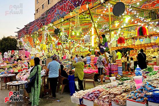 ملبن حبل وحمصية وفولية.. محلات بيع حلوى المولد تزين شوارع القاهرة (28) ملبن حبل وحمصية وفولية.. محلات بيع حلوى المولد تزين شوارع القاهرة (28)