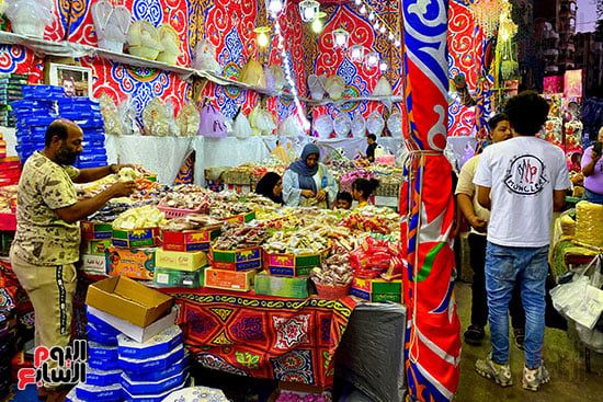 ملبن حبل وحمصية وفولية.. محلات بيع حلوى المولد تزين شوارع القاهرة (21) ملبن حبل وحمصية وفولية.. محلات بيع حلوى المولد تزين شوارع القاهرة (21)