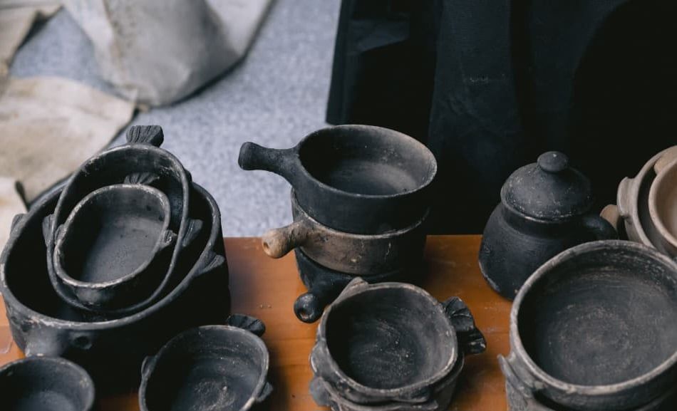 منتجات الفخار بالمعرض منتجات الفخار بالمعرض