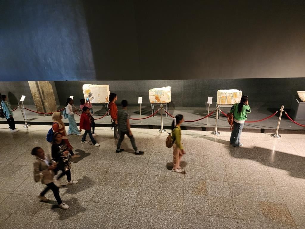 الزيارات اليومية داخل متحف الأقصر الزيارات اليومية داخل متحف الأقصر