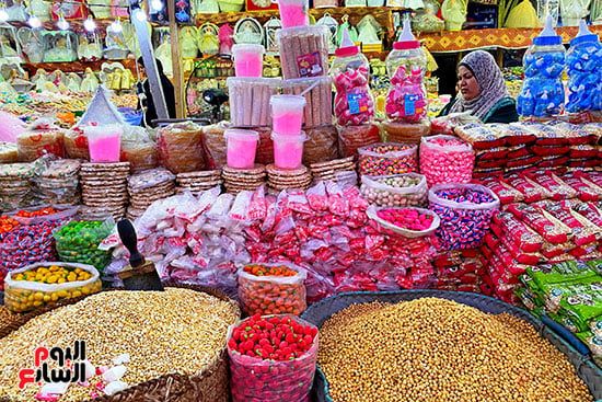 سوق البهجة فى شوارع المحروسة.. حلوى المولد تزين شوارع القاهرة والجيزة (32) سوق البهجة فى شوارع المحروسة.. حلوى المولد تزين شوارع القاهرة والجيزة (32)