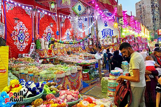 سوق البهجة فى شوارع المحروسة.. حلوى المولد تزين شوارع القاهرة والجيزة (19) سوق البهجة فى شوارع المحروسة.. حلوى المولد تزين شوارع القاهرة والجيزة (19)