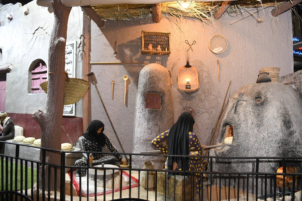 الجدارية الريفية بقنا تجسد الطقوس الشعبية (1) الجدارية الريفية بقنا تجسد الطقوس الشعبية (1)