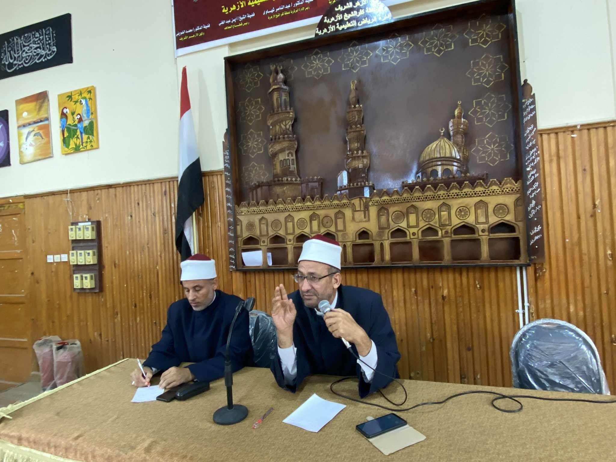 رئيس المنطقة الأزهرية بكفر الشيخ يناقش الاستعدادات للعام الدراسي الجديد رئيس المنطقة الأزهرية بكفر الشيخ يناقش الاستعدادات للعام الدراسي الجديد