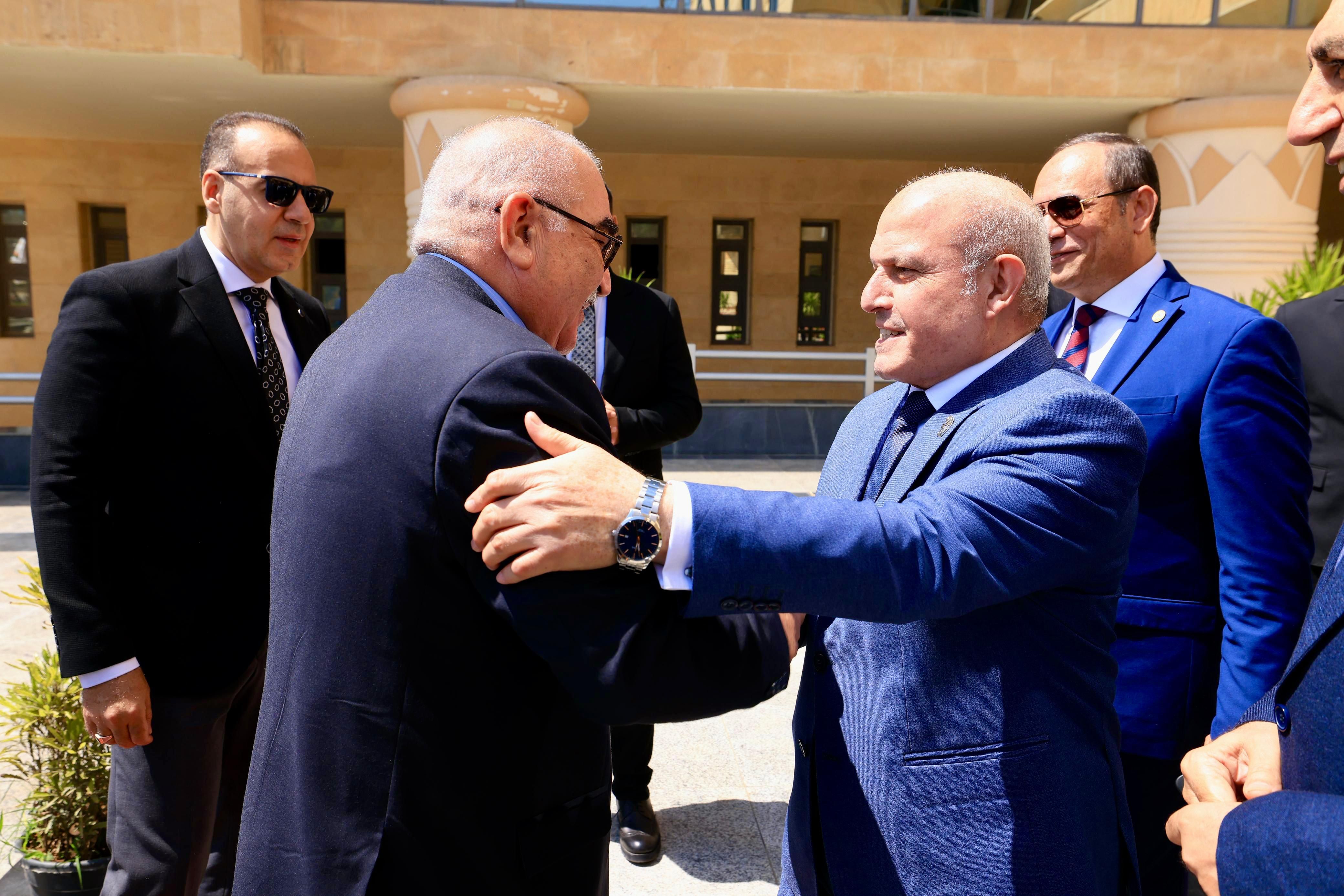 المستشار محمد الشناوى يستقبل رئيس هيئة قضايا الدولة (1)
