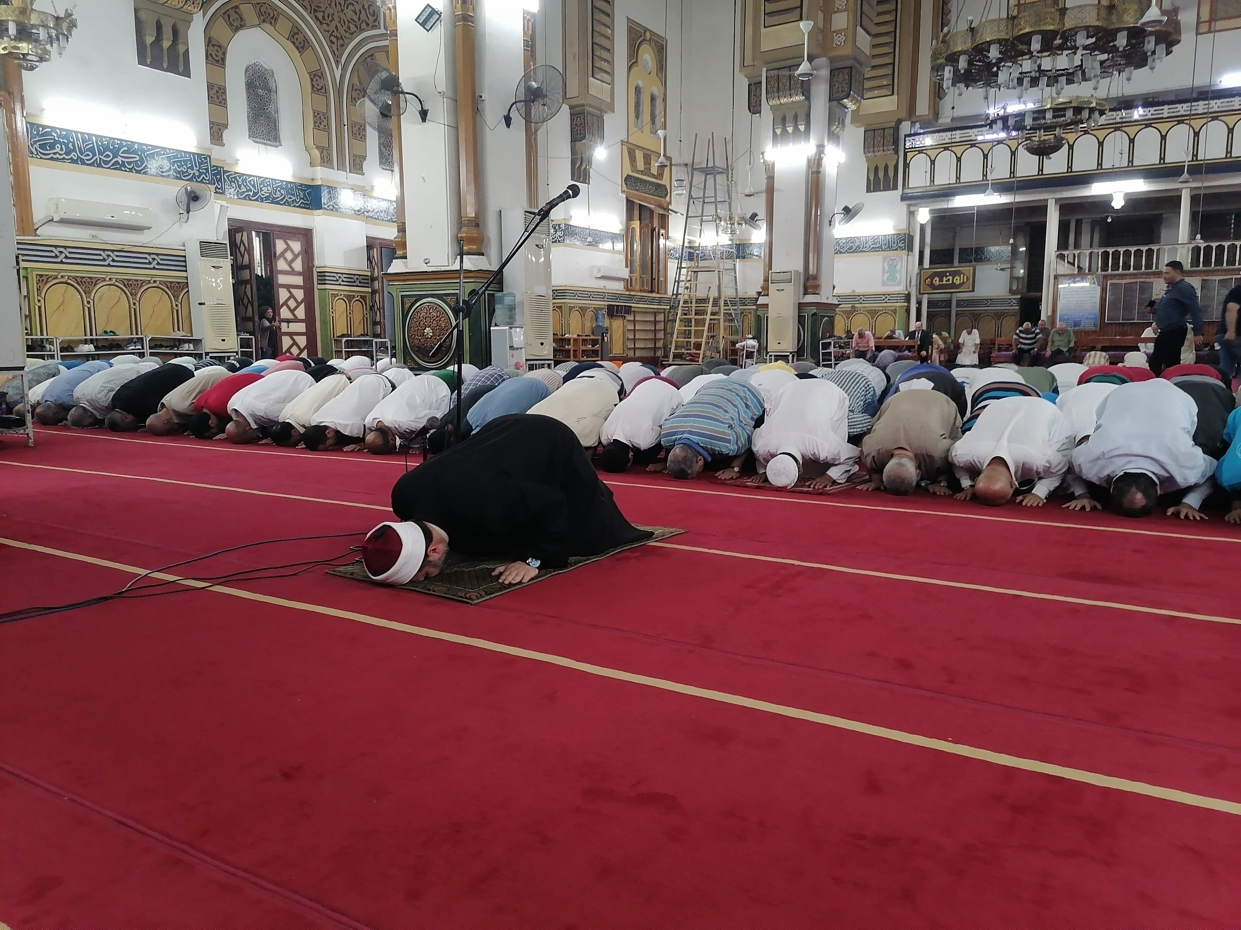جانب من صلاة الخسوف في مسجد النصر جانب من صلاة الخسوف في مسجد النصر