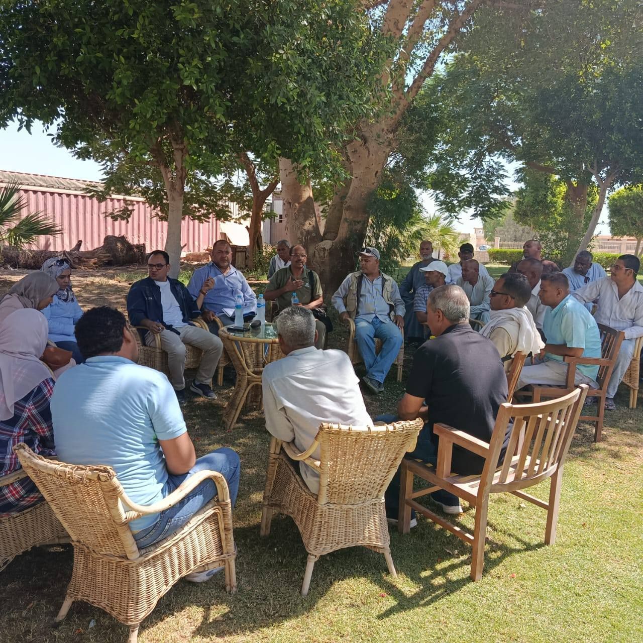 مدير آثار الأقصر يلتقى بالمرممين في منطقة البر الغربى لبحث مشكلاتهم مدير آثار الأقصر يلتقى بالمرممين في منطقة البر الغربى لبحث مشكلاتهم