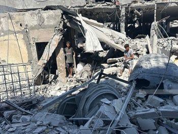 العدوان الإسرائيلي يخلّف دماراً هائلاً في حي الأمل بخان يونس جنوب قطاع غزة