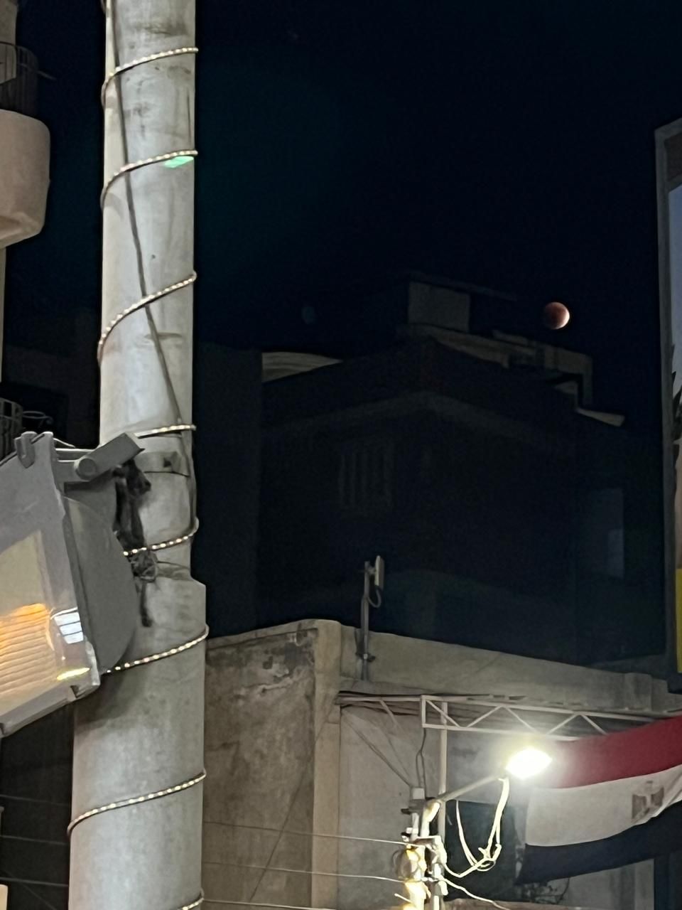 ظهور خسوف القمر في سماء المنصورة ظهور خسوف القمر في سماء المنصورة
