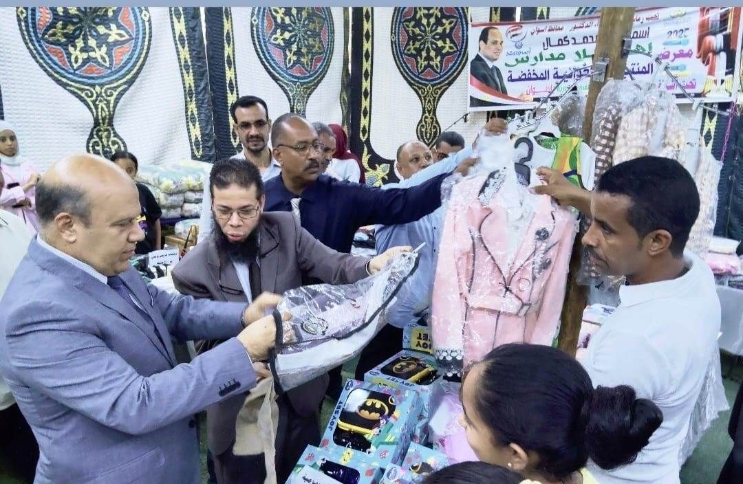 تفقد مكونات المعرض تفقد مكونات المعرض