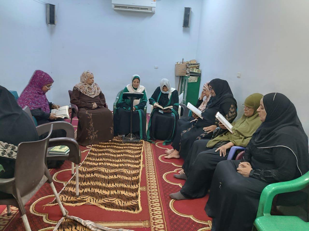 دعم السيدات والفتيات عبر القوافل الدعوية للواعظات بالمساجد دعم السيدات والفتيات عبر القوافل الدعوية للواعظات بالمساجد