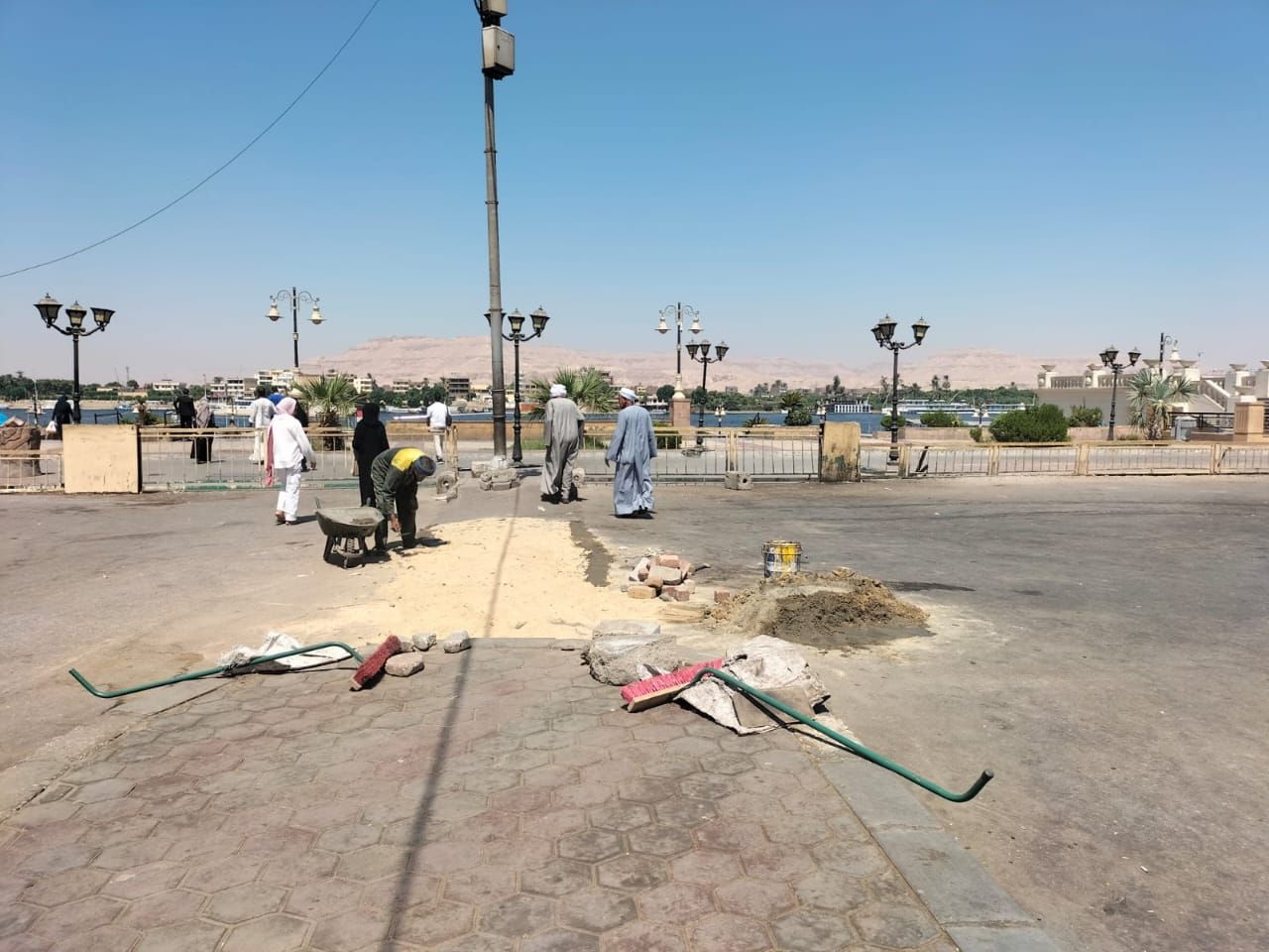 حملة نظافة بمحيط شارع مستشفى الكرنك وميدان الملك عبد الله