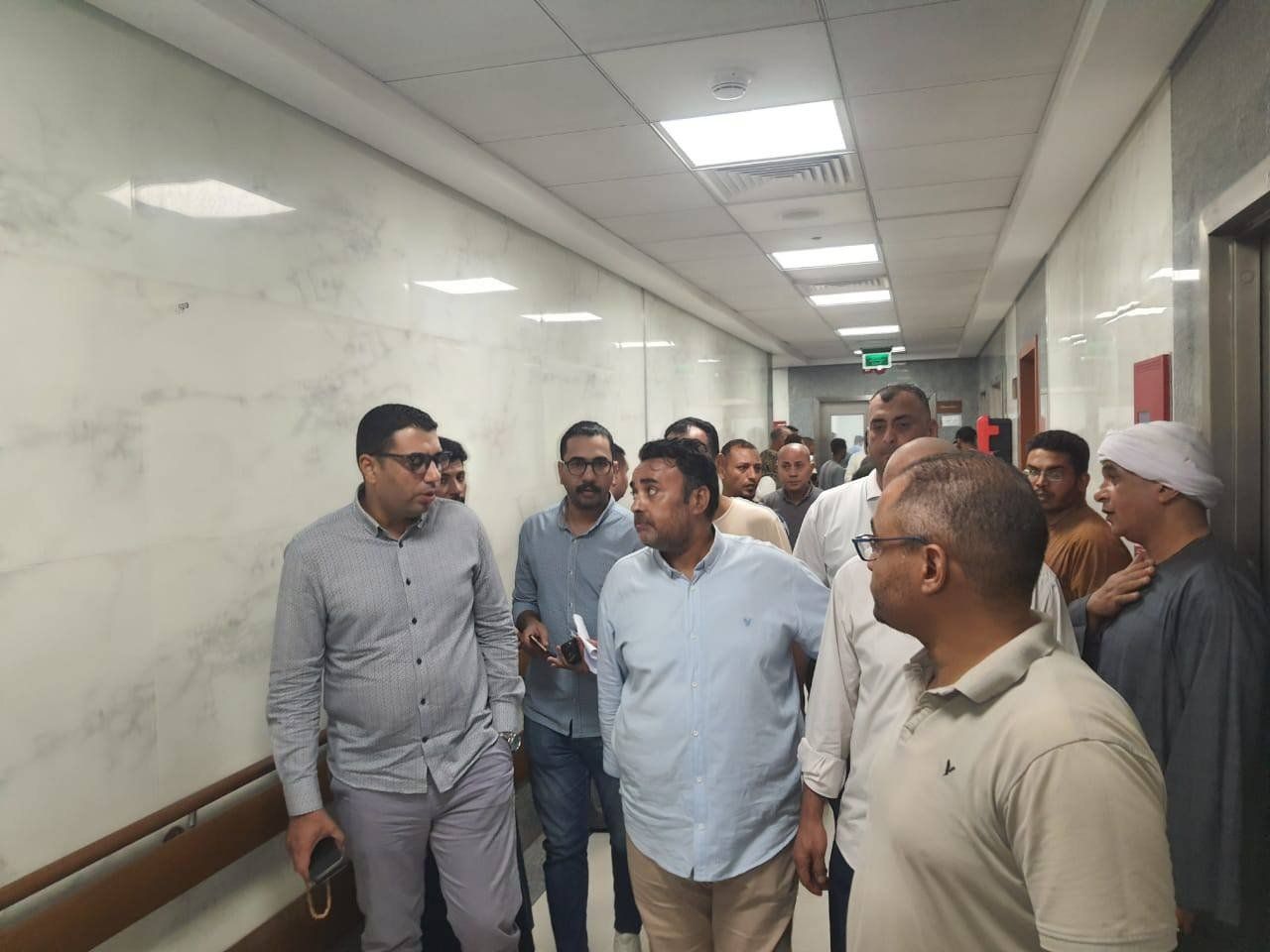 نائب محافظ الأقصر يزور المصابين (1) نائب محافظ الأقصر يزور المصابين (1)