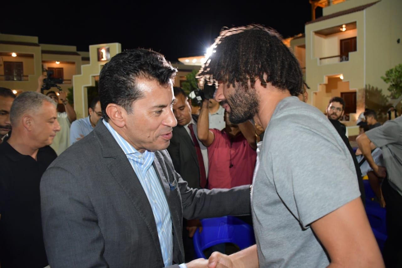 وزير الشباب والرياضة مع محمد الننى وزير الشباب والرياضة مع محمد الننى