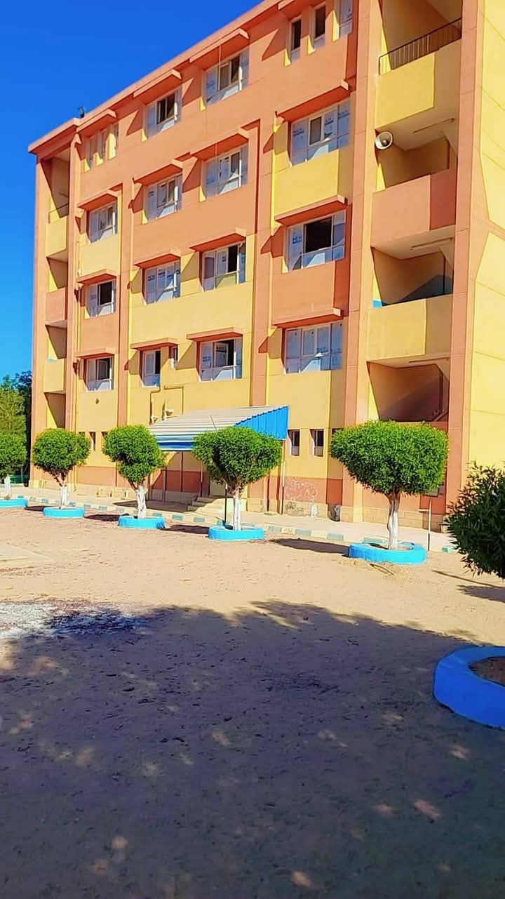 ادفو استعدت للدراسة ادفو استعدت للدراسة