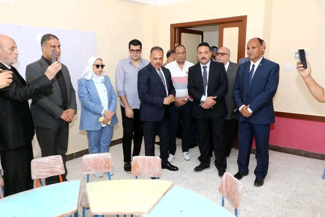 محافظ الشرقية يتفقد فصول