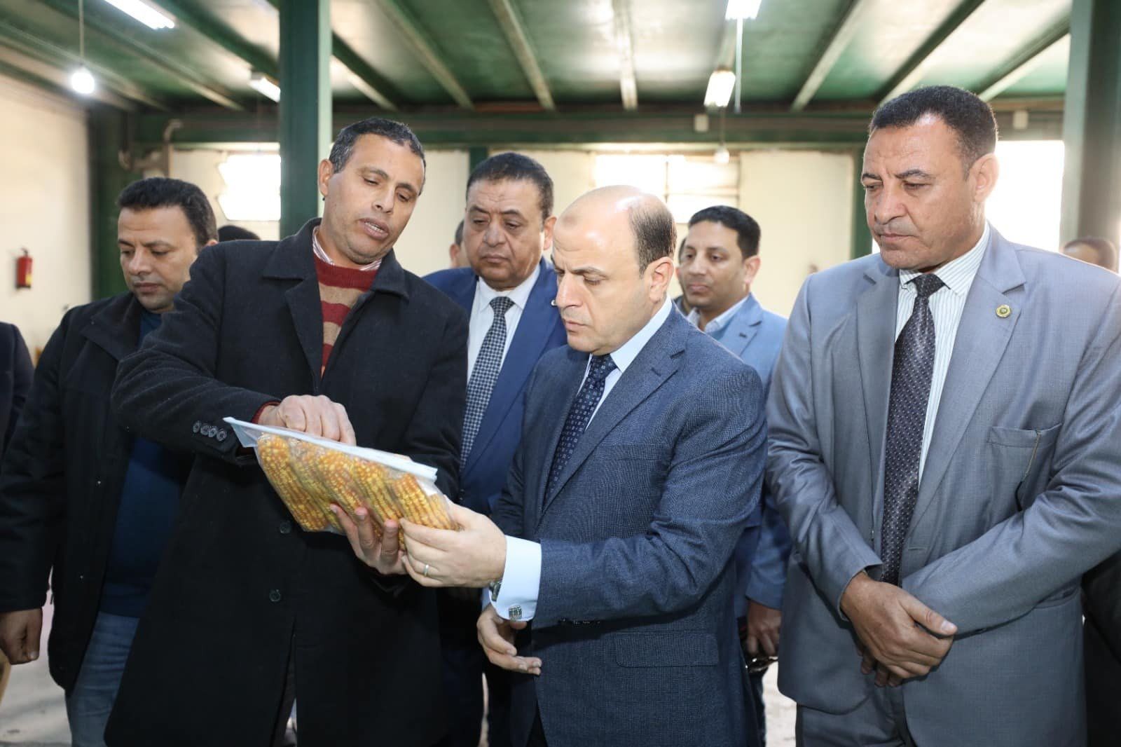 محافظ كفر الشيخ خلال أحد جولاته بمحطة البحوث