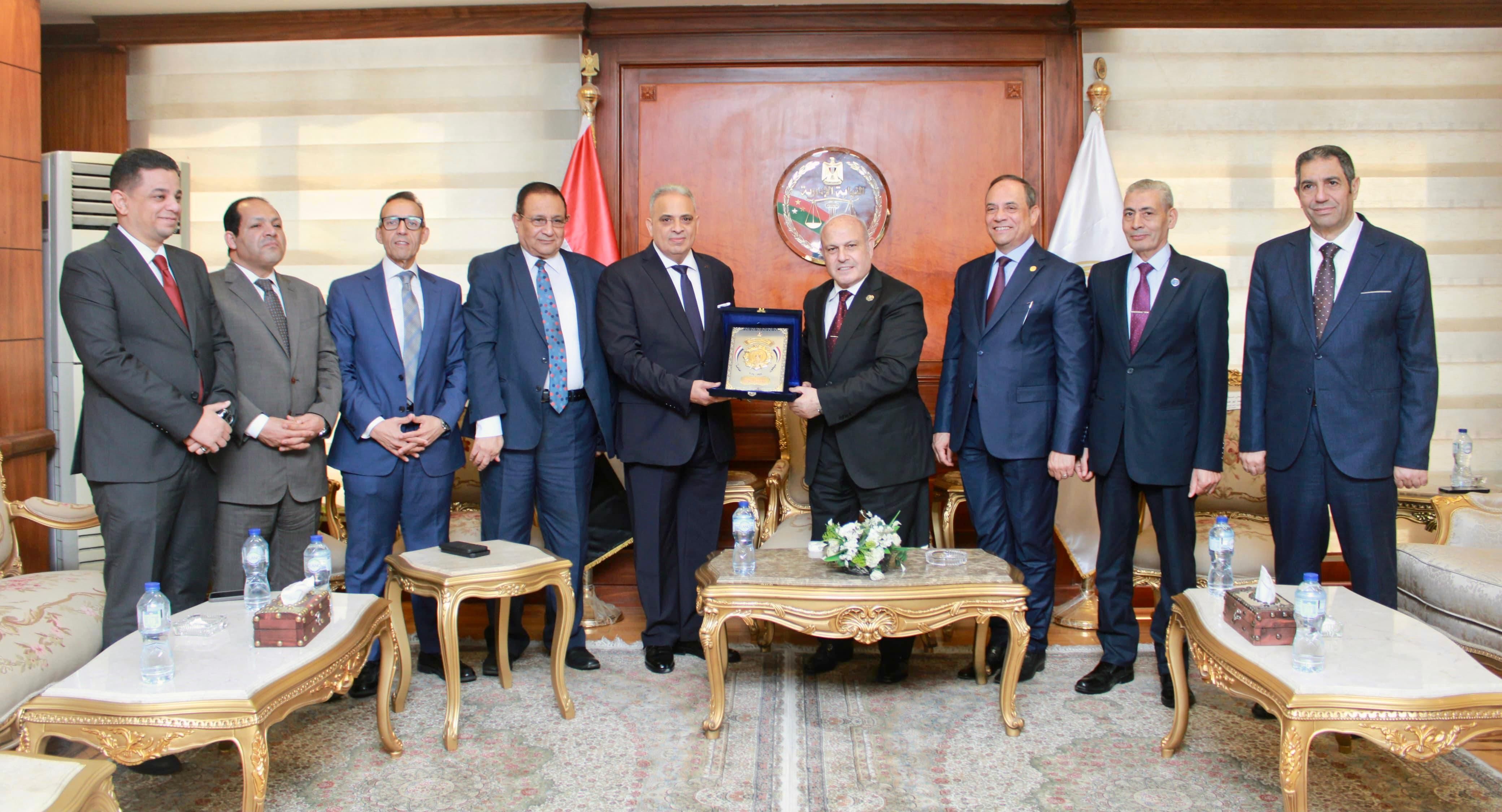 رئيس النيابة الإدارية يستقبل أعضاء مجلس إدارة نادي قضاة مصر (2) رئيس النيابة الإدارية يستقبل أعضاء مجلس إدارة نادي قضاة مصر (2)