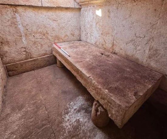 علماء الآثار يكتشفون أول مقبرة رومانية قديمة من نوعها في ألبانيا (11) علماء الآثار يكتشفون أول مقبرة رومانية قديمة من نوعها في ألبانيا (11)