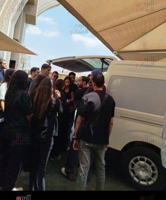 مريم عامر منيب تتعرض للإغماء أثناء جنازة خطيبها عمرو ستين (4) مريم عامر منيب تتعرض للإغماء أثناء جنازة خطيبها عمرو ستين (4)