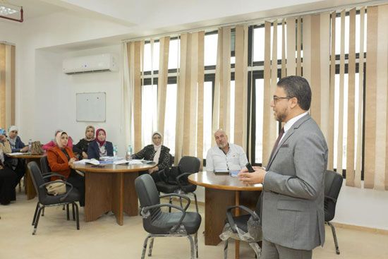 دورة تدريبية متخصصة تعقدها جامعة دمنهور لسفرائها بمختلف الكليات والإدارات