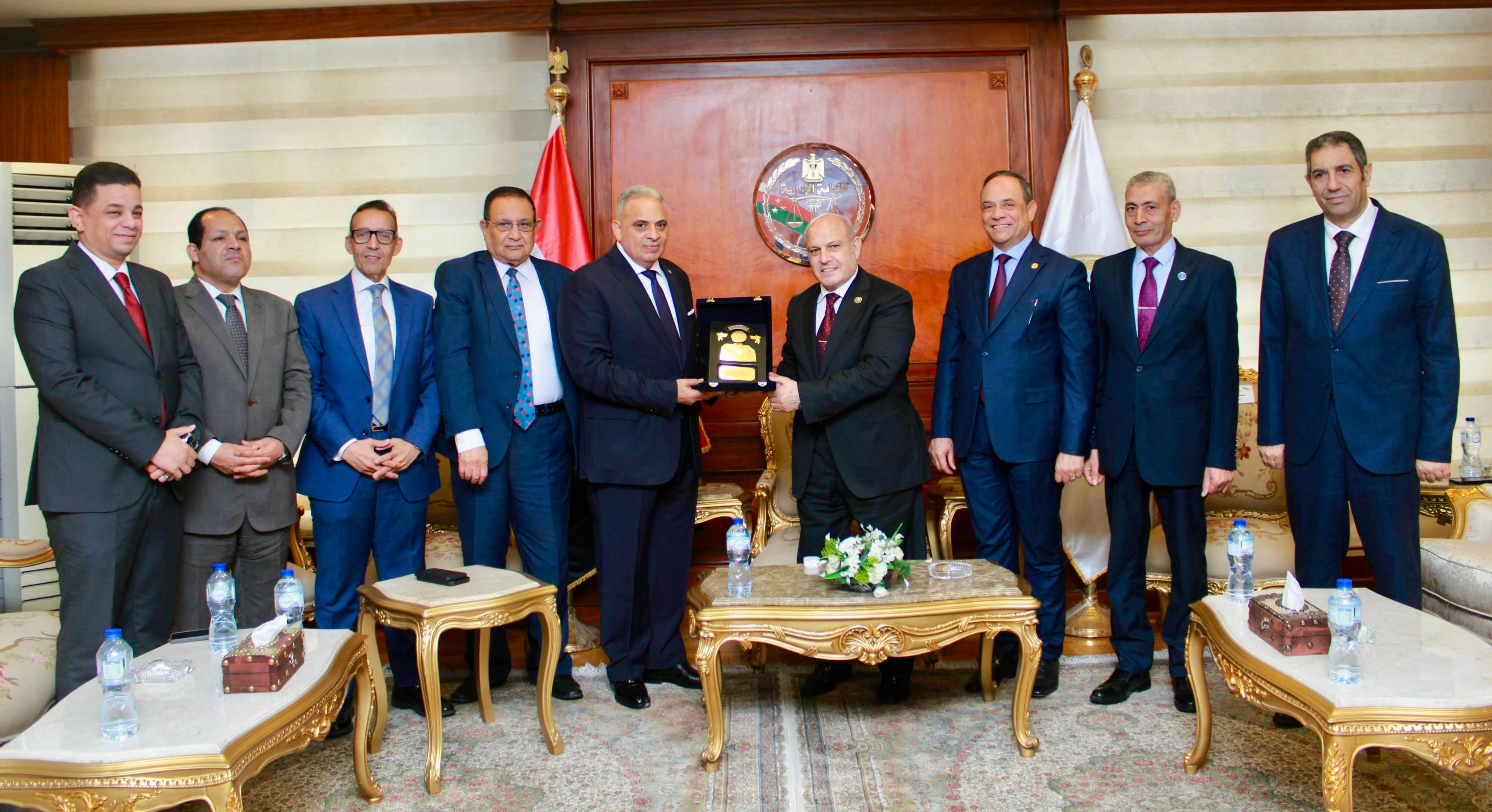 رئيس النيابة الإدارية يستقبل أعضاء مجلس إدارة نادي قضاة مصر (1) رئيس النيابة الإدارية يستقبل أعضاء مجلس إدارة نادي قضاة مصر (1)