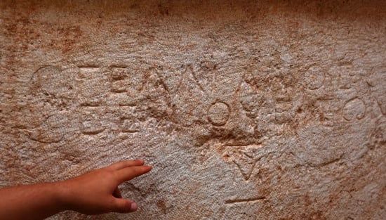 علماء الآثار يكتشفون أول مقبرة رومانية قديمة من نوعها في ألبانيا (7)