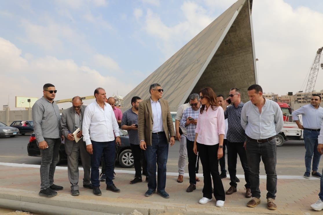 محافظ الجيزة يتفقد أعمال التطوير الجارية بمحيط المتحف المصري الكبير