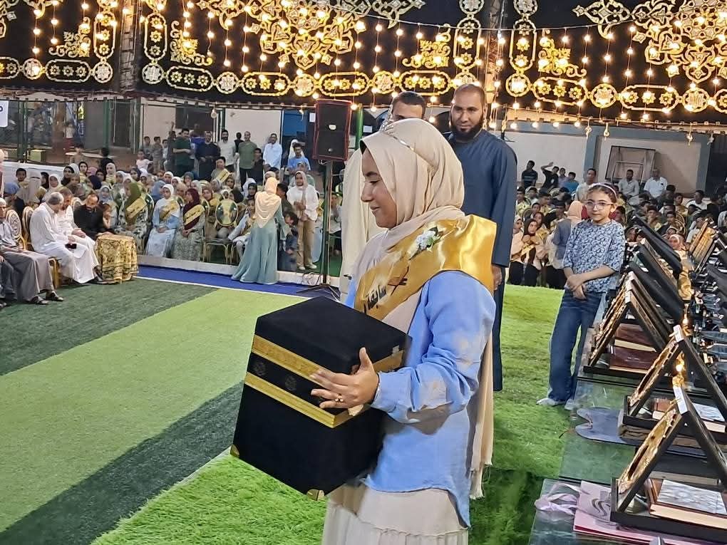 لحظة التتويج بالعمرة لحظة التتويج بالعمرة