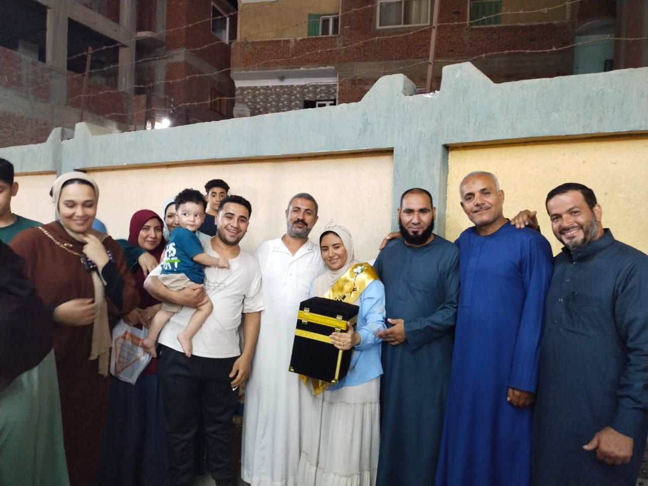 الأسرة الداعمة لها الأسرة الداعمة لها