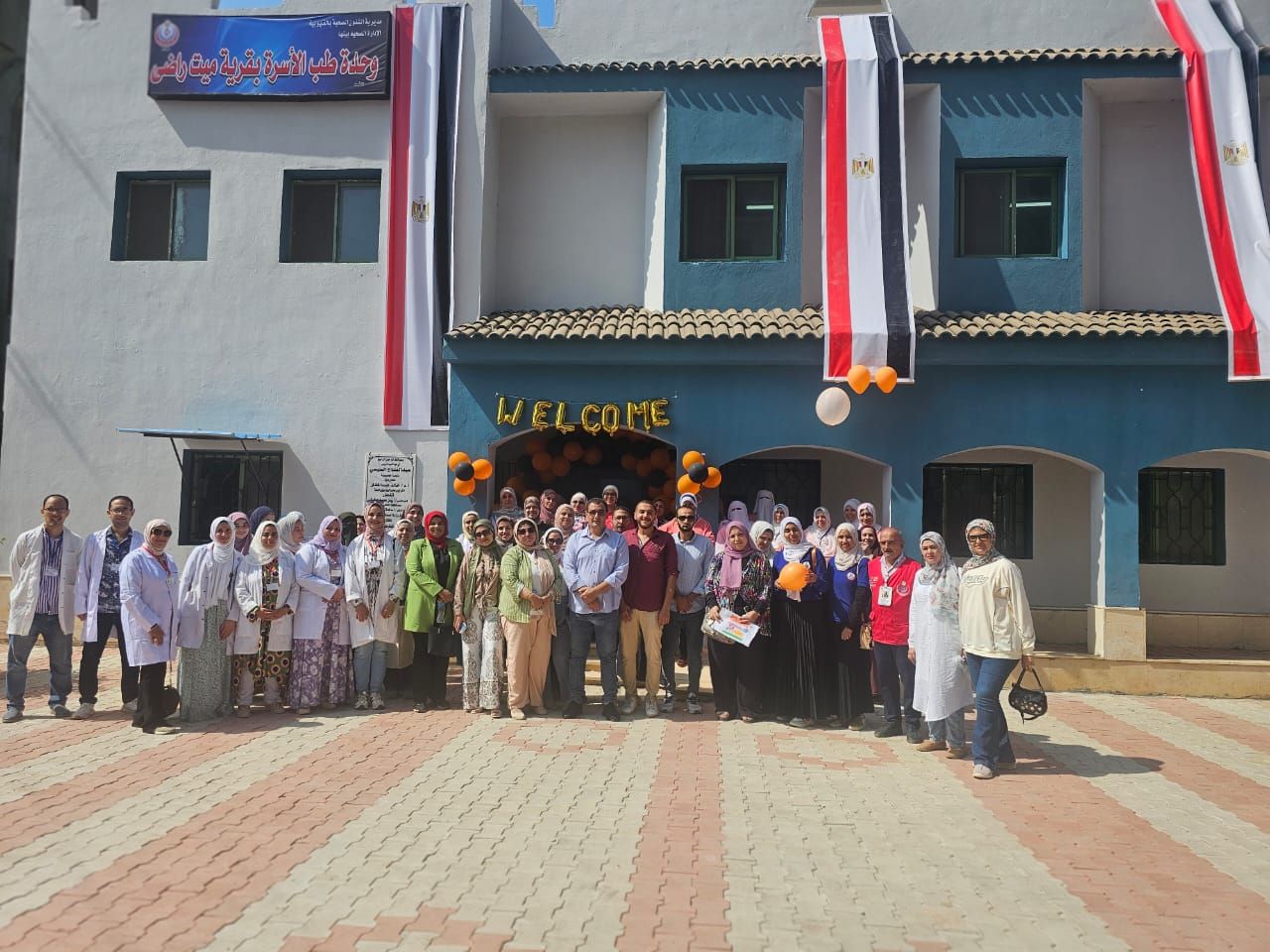 مدير الإدارة الصحية ببنها وطاقم الوحدة مدير الإدارة الصحية ببنها وطاقم الوحدة