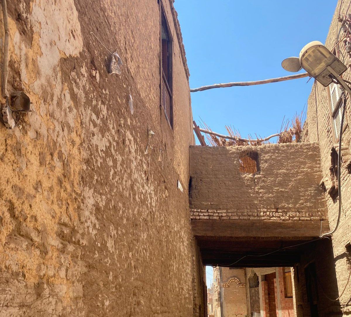 السباط أو الممر في منزل من الطين بالقرى السباط أو الممر في منزل من الطين بالقرى