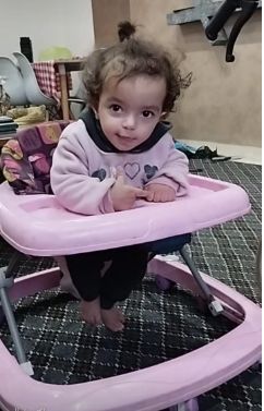 الطفلة نايا أبو ريدة قبل الحرب الطفلة نايا أبو ريدة قبل الحرب