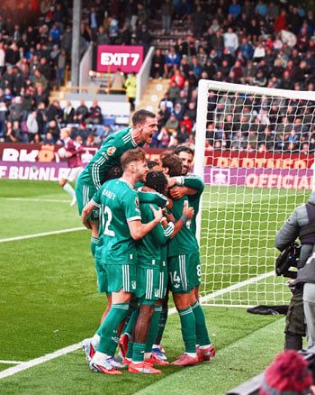 احتفال لاهبى ليفربول احتفال لاهبى ليفربول