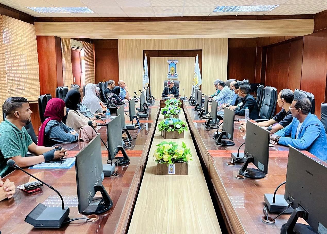 مناقشة خطط وإستعدادات إستقبال الطلاب الجدد للعام الجديد بالأقصر