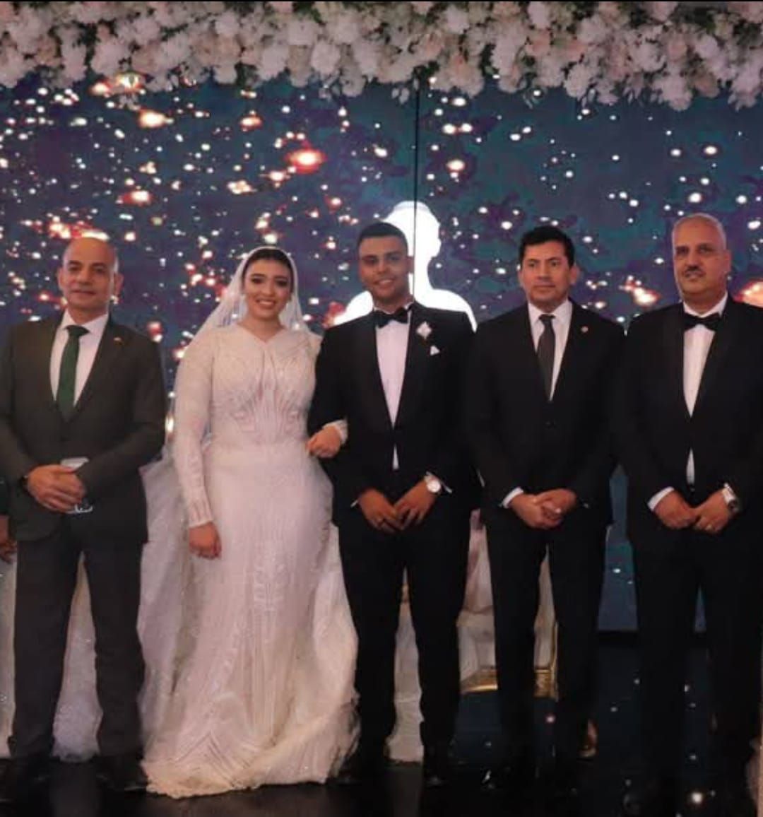 الوزير فى حفل زفاف نجل مدير مديرية الشباب والرياضة بالجيزة