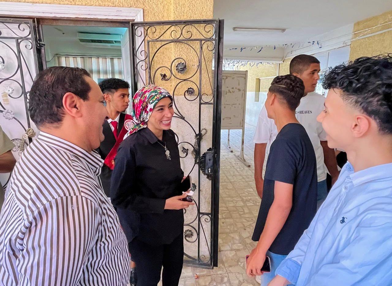 الكشف الطبي للطلاب الجدد والمقابلات الشخصية بكلية السياحة والفنادق