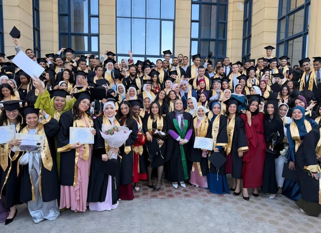 كلية التجارة بجامعة القاهرة تحتفل بتخريج دفعة بكالوريوس 2025