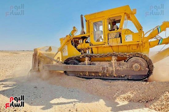 جانب-من-تجهيز-الأراضى-قبل-بدء-موسم-زراعة-الطماطم-الشتوية-الجديد