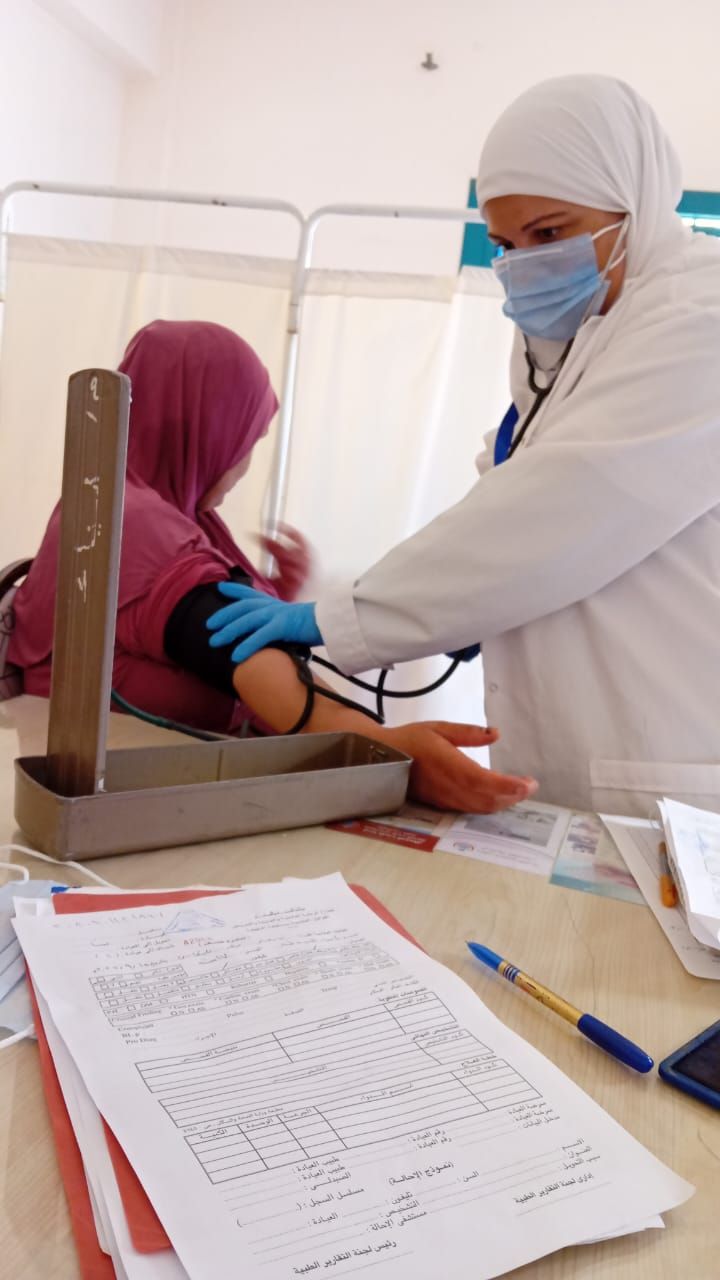 قافلة علاجية فى محافظة الدقهلية والأسر تتوافد عليها (1) قافلة علاجية فى محافظة الدقهلية والأسر تتوافد عليها (1)